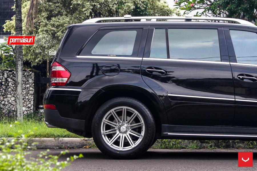 Детали экстерьера Mercedes-Benz GL500 4Matic on Vossen Wheels (CV4) 2016 года  (фото 2 из 8)